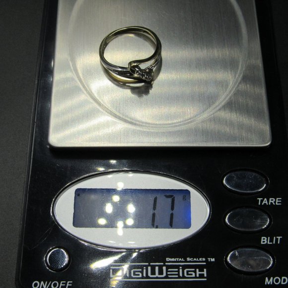 Size 6.5 10K Gold Genuine Diamond Baguettes Ring - Picture 7 of 7